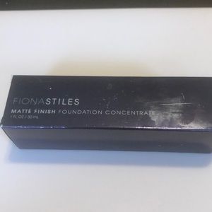 Fiona stiles make up